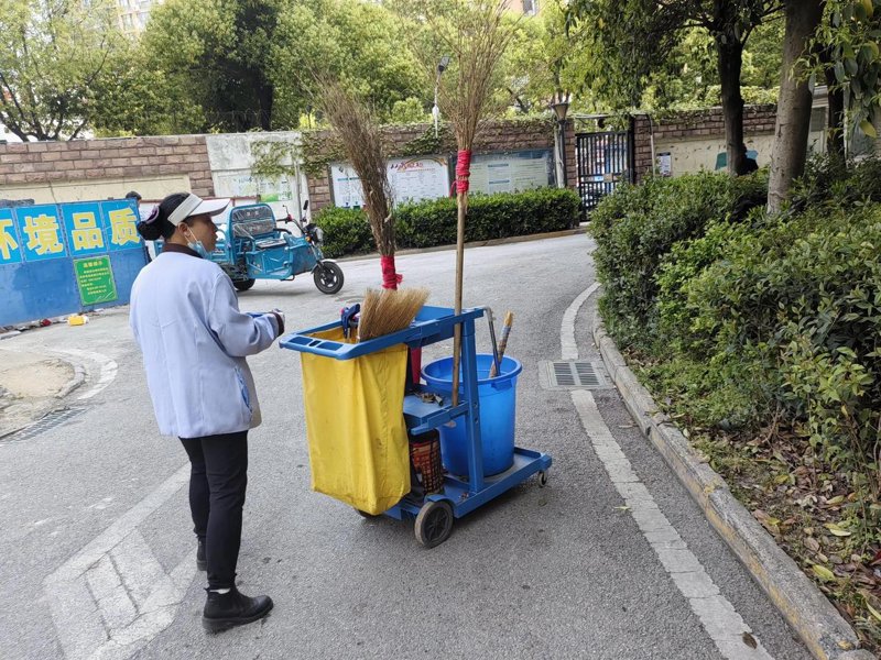 孝感物业行业动态：服务升级与社区和谐